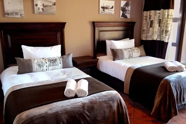 غرفة بسرير كوين وسريرين منفصلين، Barnstormers Rest 1/2