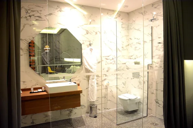 جناح جونيور، Hotel Gauthier 6/7