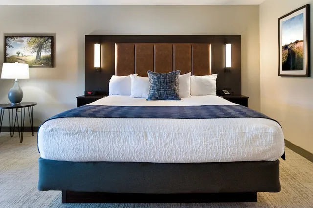 غرفة كلاسيكية بسرير كينج، Clubhouse Hotel Suites Sioux Falls 2/4