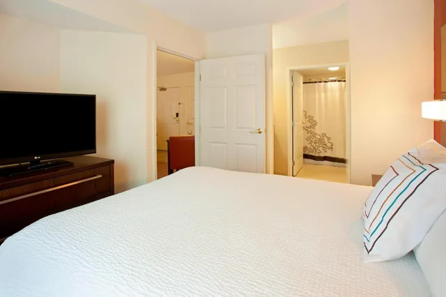 1 Bedroom, Suite, Accessible, Residence Inn By Marriott Fort Wayne 2/3