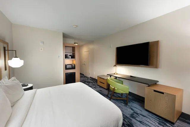 غرفة بسرير كينج، Fairfield Inn & Suites by Marriott Arkadelphia 2/2