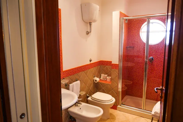 غرفة قياسية ثلاثية بإطلالة على الحديقة، Villa Ceselle 4/4
