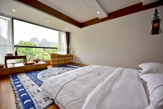 غرفة تقليدية بسرير كوين بحوض استحمام، Mountain For Inn 2/4