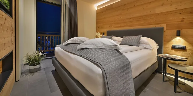 غرفة عائلية رباعية بسرير مزدوج وسريرين منفصلين، Hotel Sporting - Family Hospitality 1/5