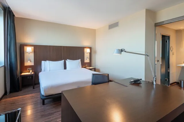 جناح جونيور بسرير كينج مع أريكة، Leonardo Royal Hotel Barcelona Forum 1/7