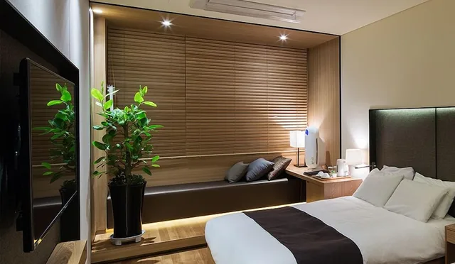 غرفة قياسية بسرير مزدوج وسرير فردي، Dukgu Oncheon Resort Hotel 1/4