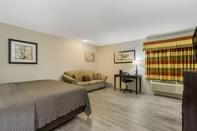 جناح بسرير كوين، Econo Lodge Inn & Suites Yankton, SD 1/3