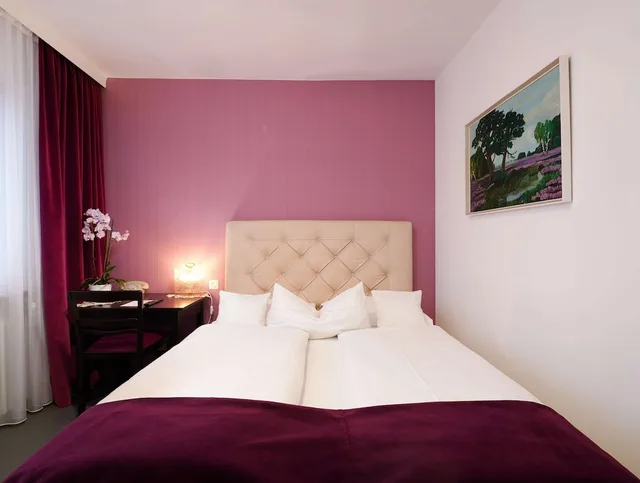 غرفة كومفورت مفردة بسرير كوين، Design Hotel Vosteen 7/10