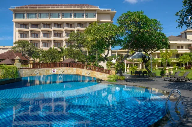 غرفة غراند ديلوكس بسرير كينج وسرير كوين وسرير كوين، Lombok Raya Hotel 1/1