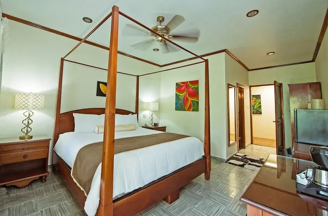 غرفة بسرير كينج بشرفة، San Ignacio Resort Hotel 1/2