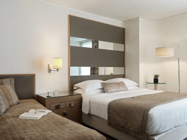 غرفة سوبيريور ثلاثية بسرير مزدوج وسرير فردي بإطلالة على المسبح، Galaxy Hotel Iraklio 3/5