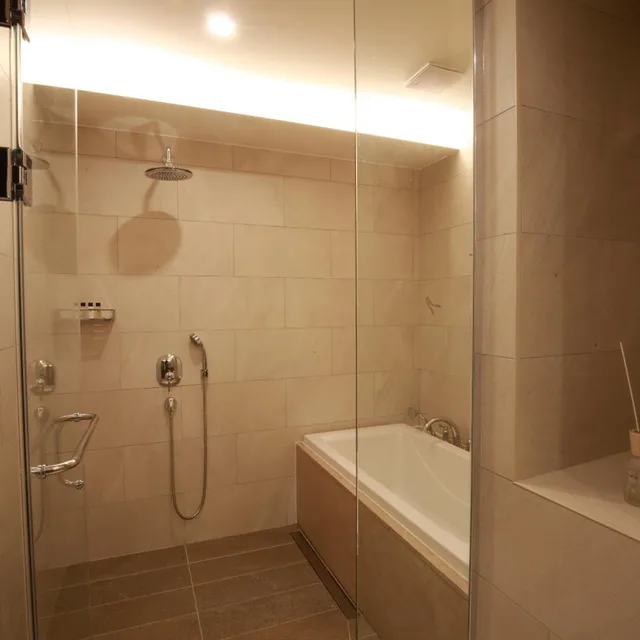 جناح جونيور، Hotel East9 3/4