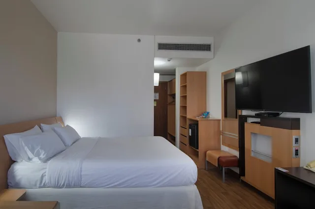 Standard, Double Bed, Sofa, Novotel Porto Alegre Tres Figueiras 1/5