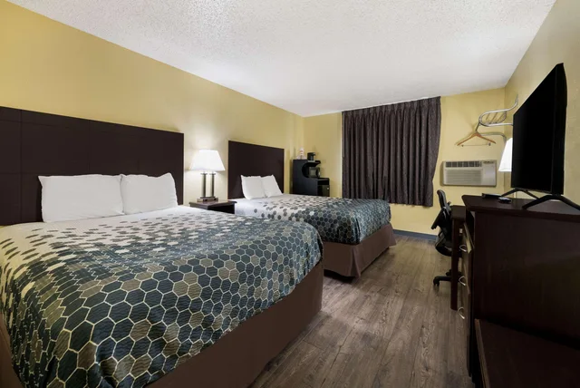 غرفة بسريرين كوين، Econo Lodge Spotsylvania Town Center 2/6