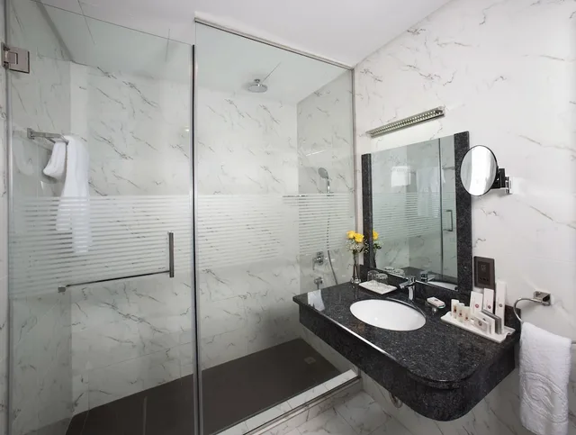 جناح عائلي تنفيذي بسرير مزدوج مع أريكة، Ramee Rose Hotel 4/6