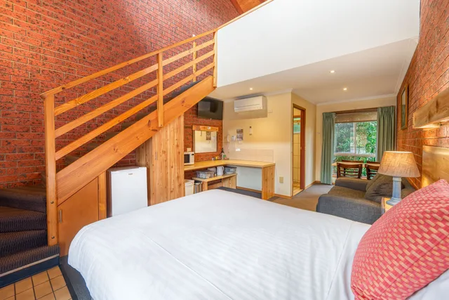 Town House, 3 Beds, Queen Bed, Aat 28 Goldsmith Motel 2/5