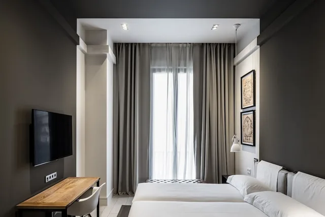 2 Bedrooms, Apartment, 4 Beds, 2 Bathrooms، Midtown Apartments 2/9