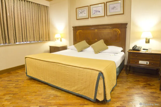 Superior, King Bed, Herald Suites 1/10
