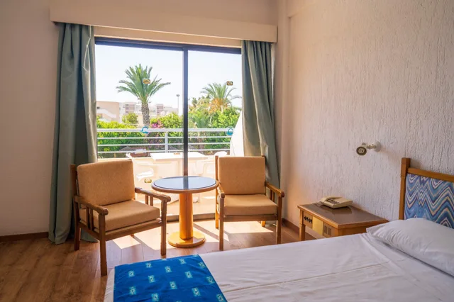 Twin Room, Paphos Gardens Holiday Resort 3/7