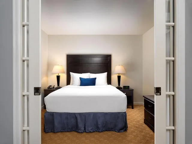 Grand, Dorset, Suite, King Bed، HUNTINGDON MANOR(FORMERLY Huntingdon Hotel & Suites) 5/9