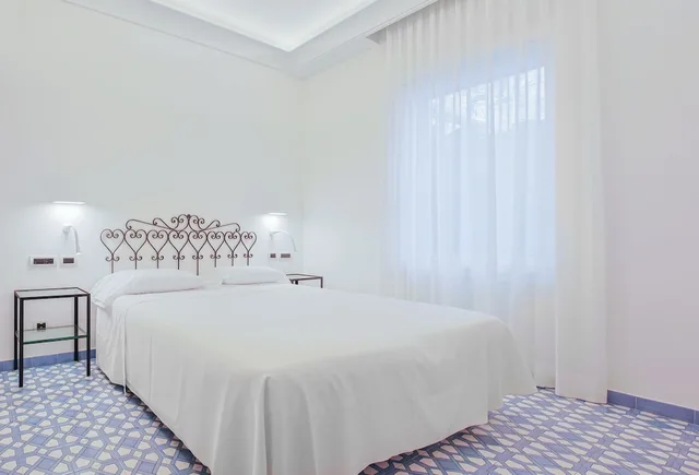 غرفة قياسية بإطلالة على البحر، Hotel Aurora Amalfi 7/10