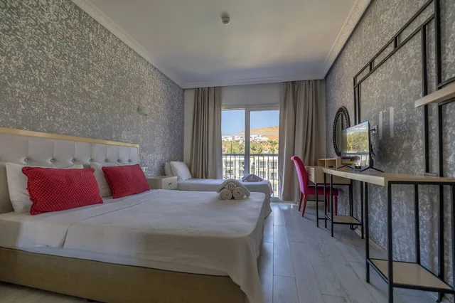 غرفة قياسية بسرير مزدوج بإطلالة على المسبح، Mio Bianco Resort 1/5