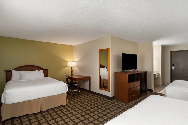 Studio, Suite, 1 Double and 2 Queen Beds, Pet Friendly، Baymont By Wyndham Oacoma 3/6