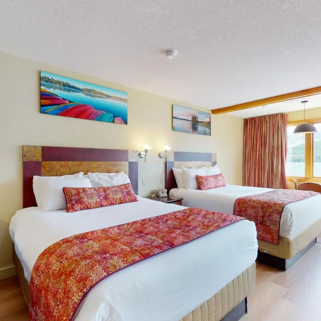 Room, 2 Queen Beds, Lake Front، Surfside On The Lake 8/10