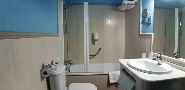 غرفة ثلاثية بسرير كوين، Crisol Chiclana 4/4