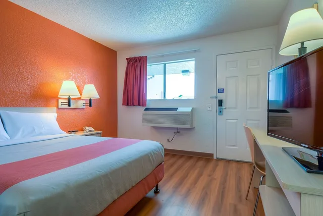 غرفة قياسية بسرير مزدوج، Motel6 Rowland Heights, CA - Los Angeles - Pomona 2/10