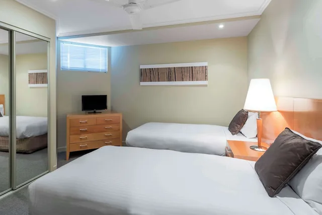 3 Bedrooms, Apartment, King and Twin Beds, Queen Bed, Pool View, Oaks Hervey Bay Resort and Spa 3/4