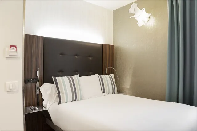 غرفة قياسية بسرير كوين، Petit Palace Tamarises 5/10
