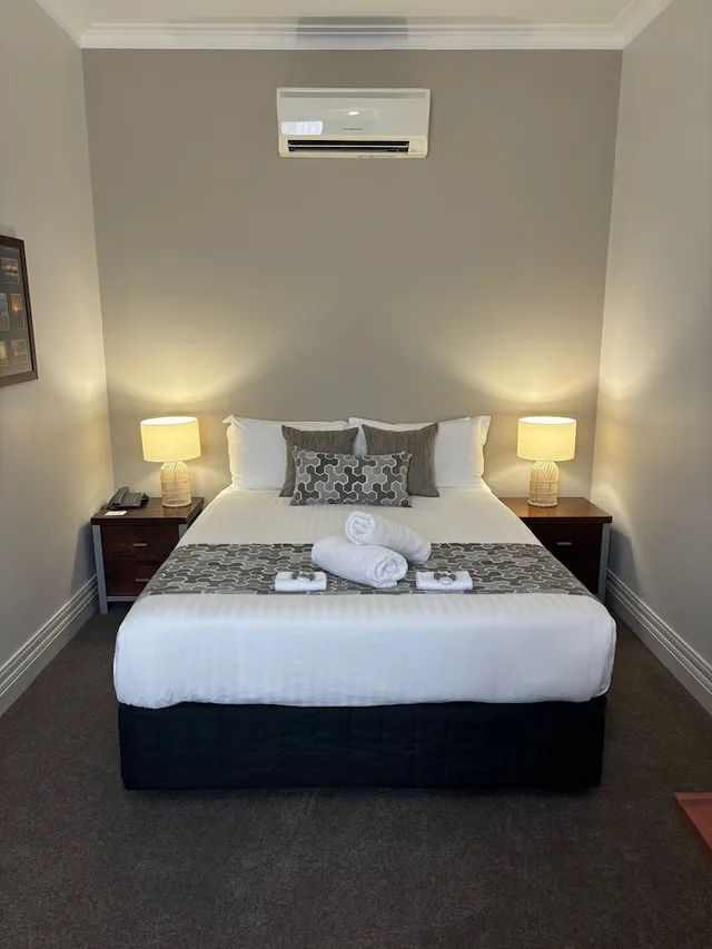 Superior, Studio, Queen Bed, Kitchenette, SILVER HAVEN MOTOR INN 1/5