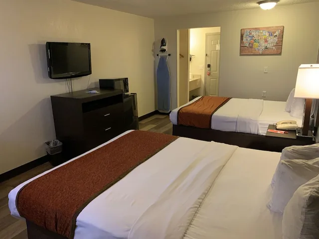 غرفة قياسية بسريرين كوين للمدخنين، Econo Lodge Inn And Suites Clinton 3/4