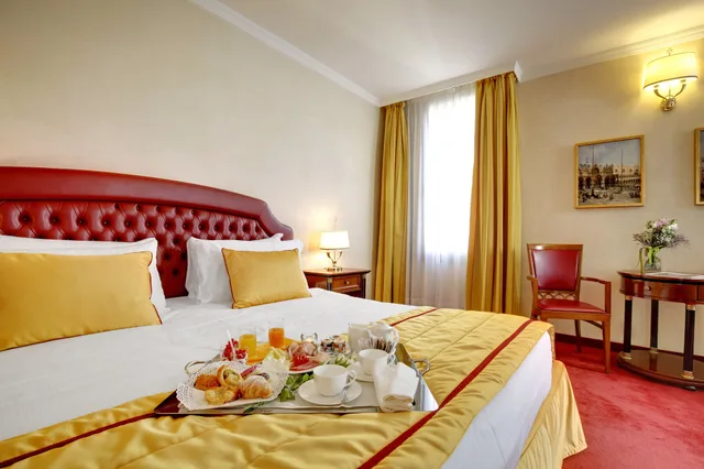 جناح جونيور كلاسيكي بسريرين منفصلين، DONA PALACE 1/5