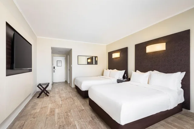 غرفة كلاسيكية بسريرين منفصلين بإطلالة على المدينة، SHERATON SALTA HOTEL 3/5