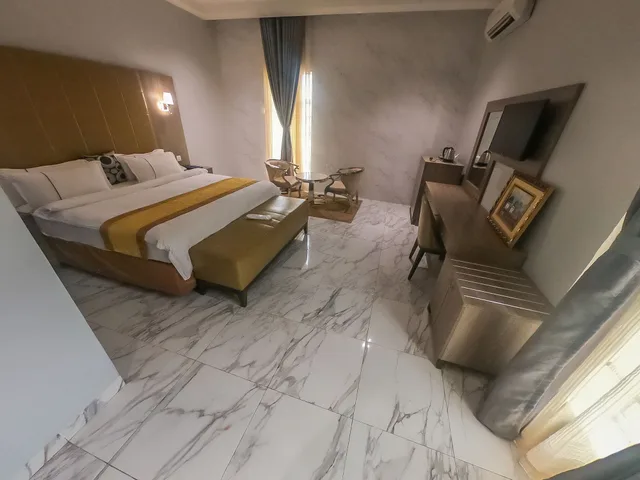 جناح رئاسي بسرير مزدوج، Maxbe Continental Hotel 1/3
