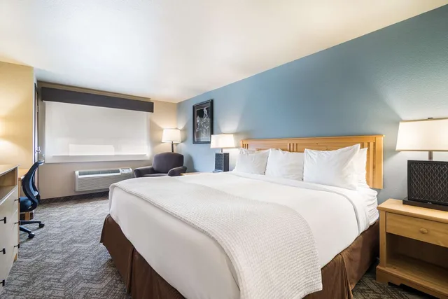Room, King Bed, Best Western Golden Spike Inn & Suites 2/3