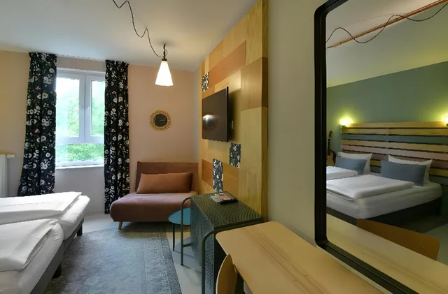 غرفة ثلاثية بسريرين منفصلين مع أريكة، Hotel BIRGIT Berlin Mitte 1/1