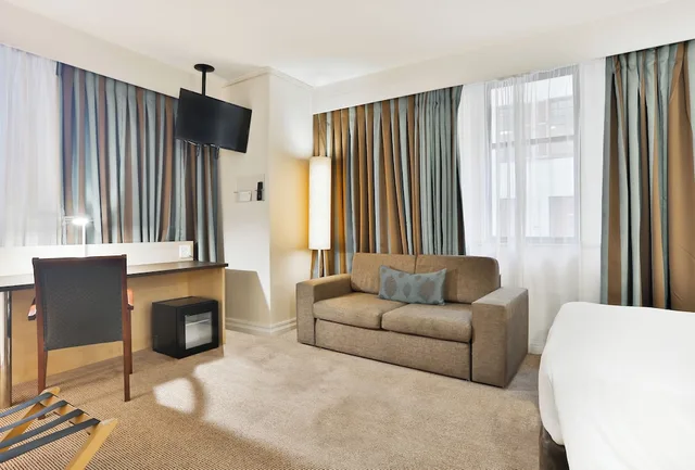 غرفة قياسية بسرير مزدوج مع أريكة، HOLIDAY INN EXPRESS CAPE TOWN CITY CENTRE 6/7