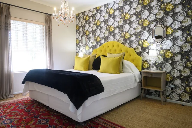 Rose, King Bed, Baruch Guest House 6/10
