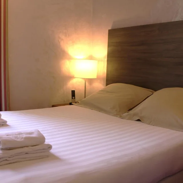 غرفة قياسية بسرير مزدوج، Le Relais Imperial 1/6