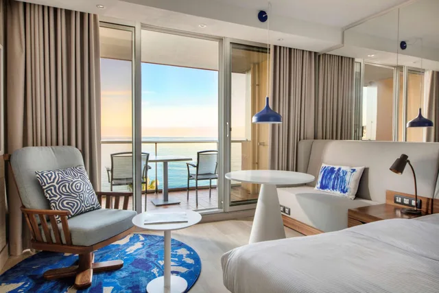 غرفة عائلية بإطلالة على البحر بشرفة، RADISSON BLU NICE 9/10