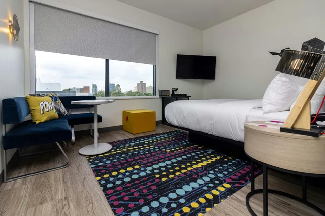 Room, King Bed, Aloft St. Louis Cortex 1/2