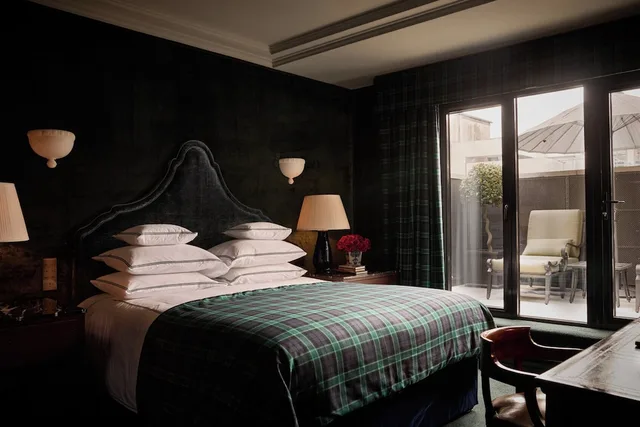 جناح بسرير كينج بشرفة، 100 Princes Street (formerly the Royal Overseas League Hotel) 2/2