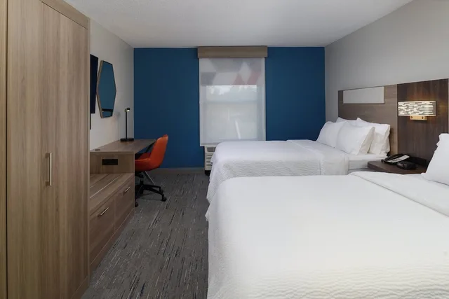 غرفة قياسية بسريرين كوين، Holiday Inn Express Hotel And Suites Marysville 1/10