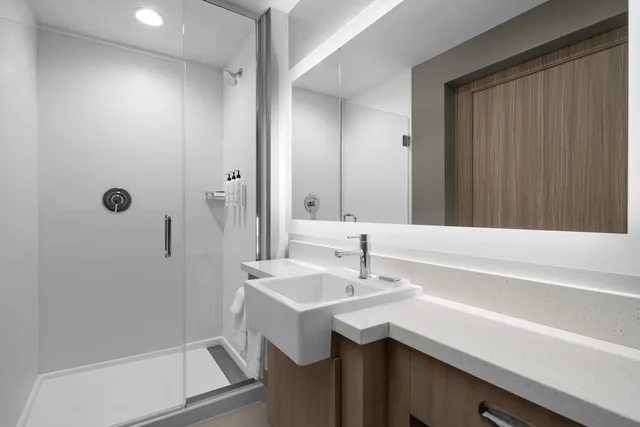 Studio, Suite, King Bed, Ocean Front, Sofa, Balcony، SpringHill Suites by Marriott Myrtle Beach Oceanfront 3/5