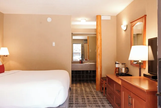 غرفة قياسية بسرير كينج، Marmot Lodge 8/8