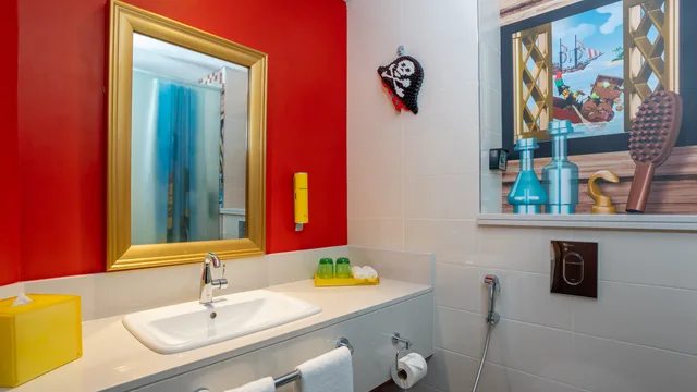 Pirate Themed Room WITH PARK ACCESS، LEGOLAND Hotel Dubai 2/2