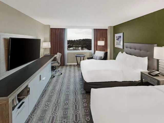 غرفة بسرير مزدوج بإطلالة على المدينة، Hilton Harrisburg 1/1